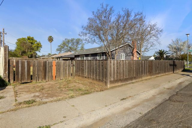 1672 Rosalind St, Sacramento, CA 95838