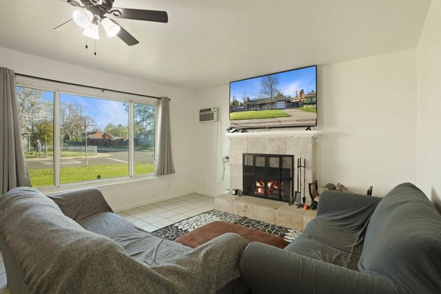 1672 Rosalind St, Sacramento, CA 95838