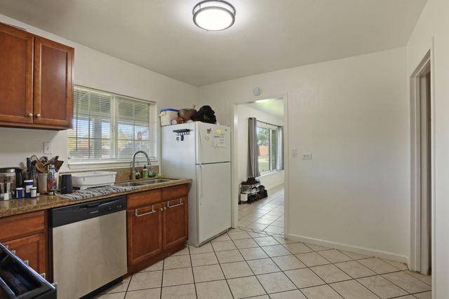 1672 Rosalind St, Sacramento, CA 95838