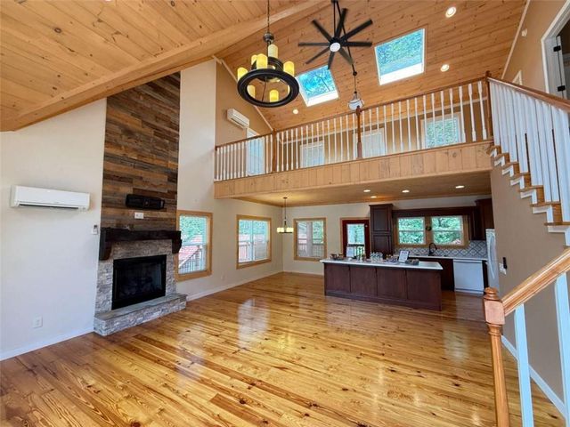 1466 NEWPORT Drive, Ellijay, GA 30540