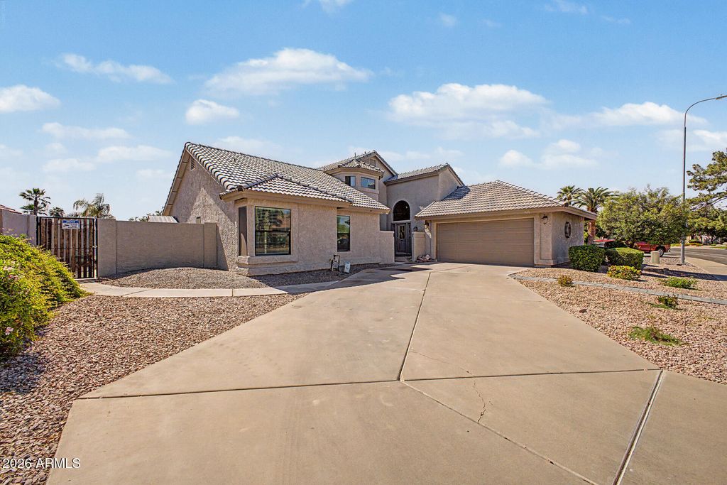 Image 1 of property listing at 125 S LAKEVIEW Boulevard, Chandler, AZ 85225