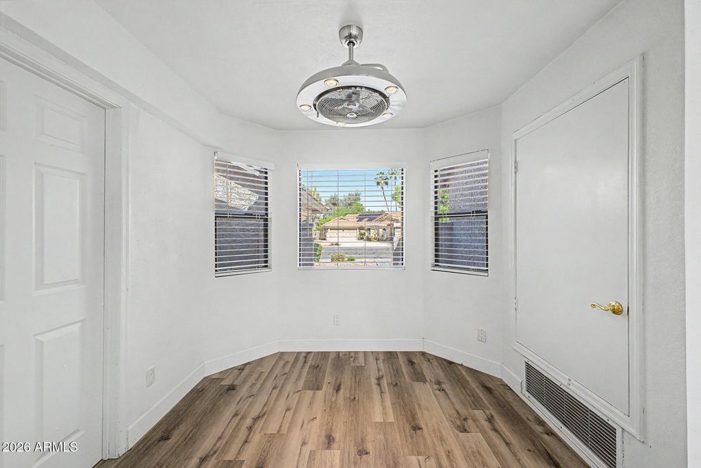 Image 13 of property listing at 125 S LAKEVIEW Boulevard, Chandler, AZ 85225