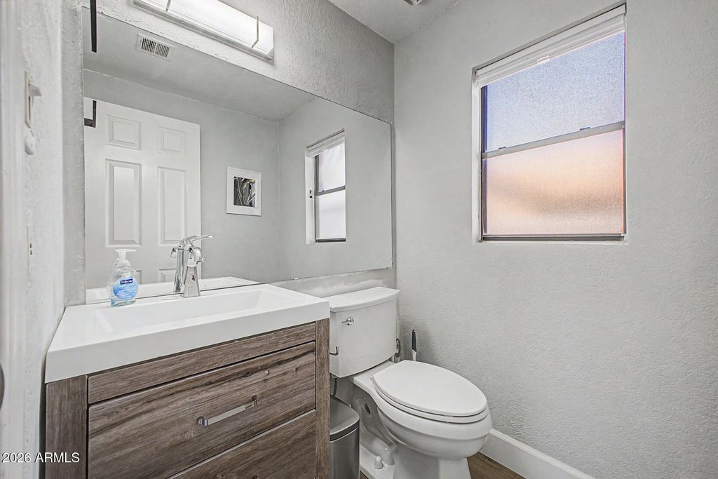 Image 14 of property listing at 125 S LAKEVIEW Boulevard, Chandler, AZ 85225
