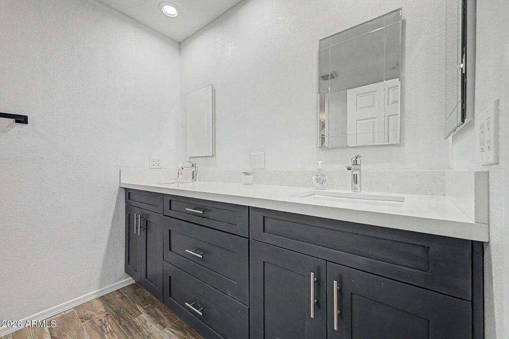 Image 18 of property listing at 125 S LAKEVIEW Boulevard, Chandler, AZ 85225