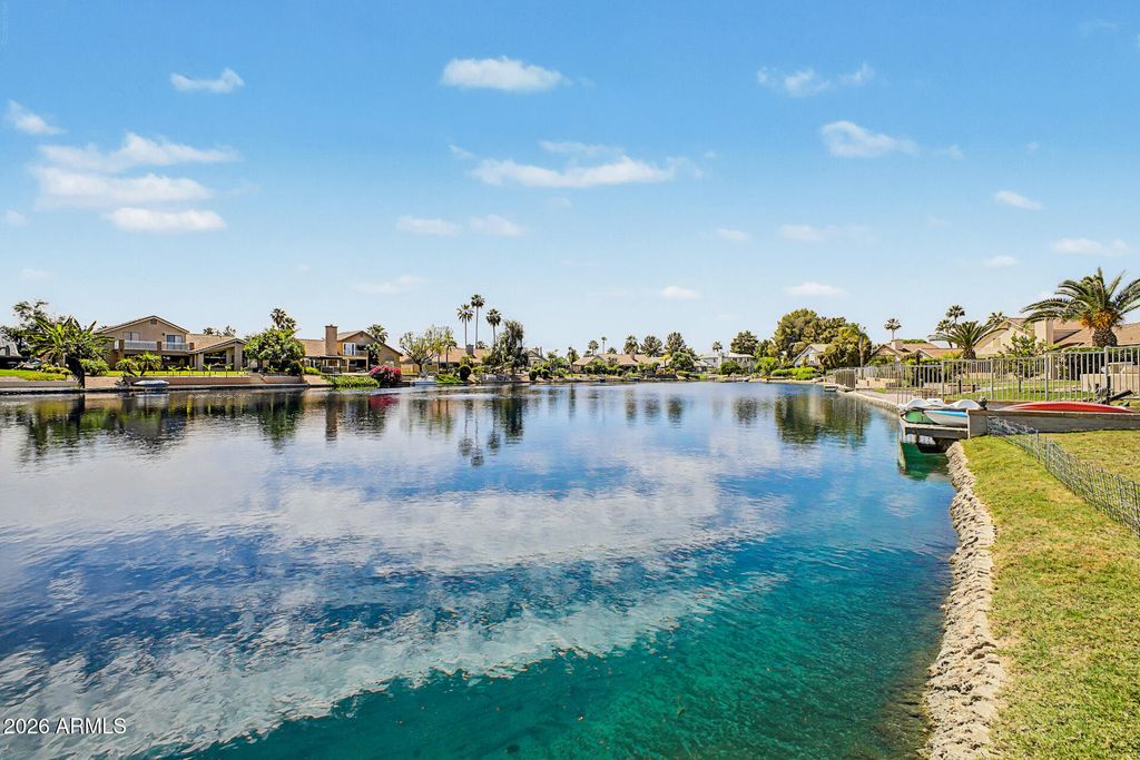 Image 3 of property listing at 125 S LAKEVIEW Boulevard, Chandler, AZ 85225