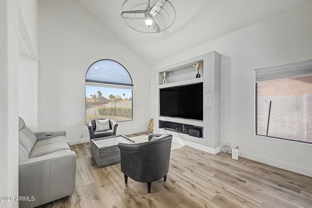 Image 5 of property listing at 125 S LAKEVIEW Boulevard, Chandler, AZ 85225
