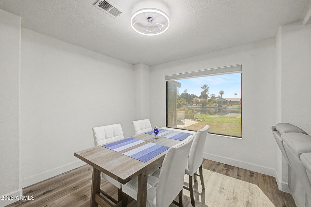 Image 7 of property listing at 125 S LAKEVIEW Boulevard, Chandler, AZ 85225