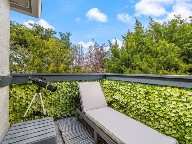 10281 NW 32nd St, Sunrise, FL 33351