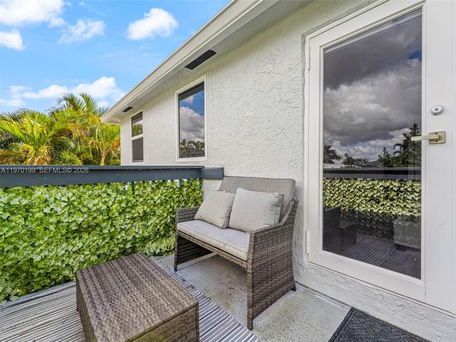 10281 NW 32nd St, Sunrise, FL 33351