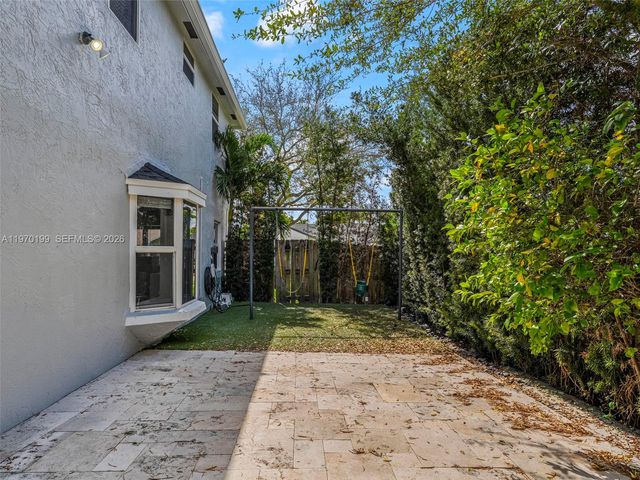 10281 NW 32nd St, Sunrise, FL 33351