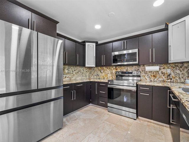 10281 NW 32nd St, Sunrise, FL 33351