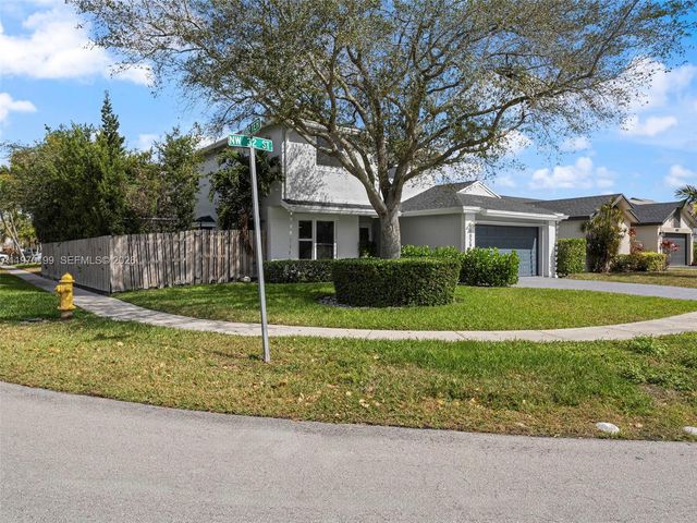 10281 NW 32nd St, Sunrise, FL 33351