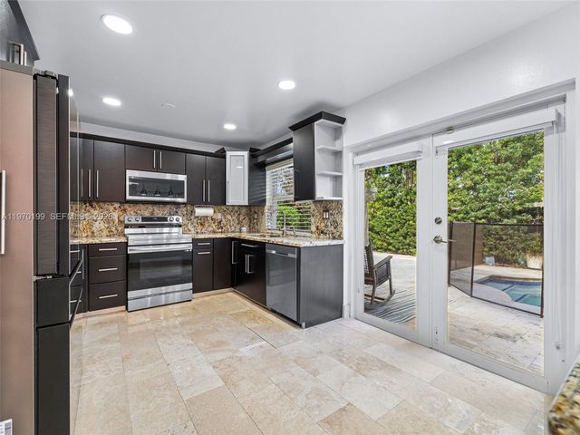 10281 NW 32nd St, Sunrise, FL 33351