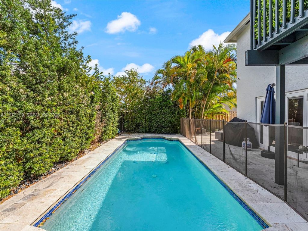 10281 NW 32nd St, Sunrise, FL 33351