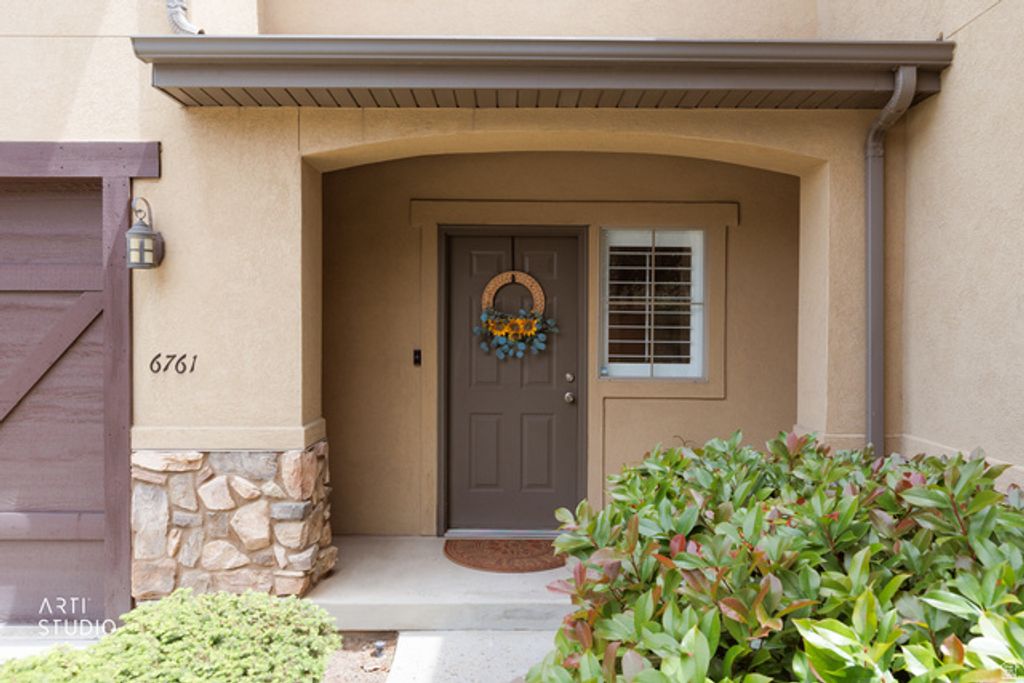 Image 3 of property listing at 6761 S 950 E, Midvale, UT 84047
