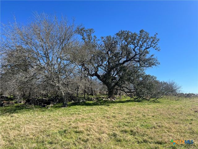5912 Tenney Creek Road, Luling, TX 78648