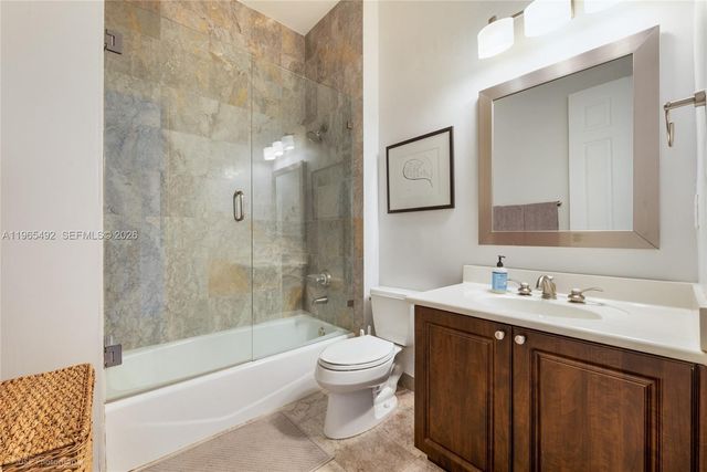 8050 SW 175th St, Palmetto Bay, FL 33157