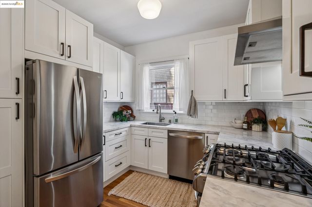 6426 Benvenue Ave 3, Oakland, CA 94618