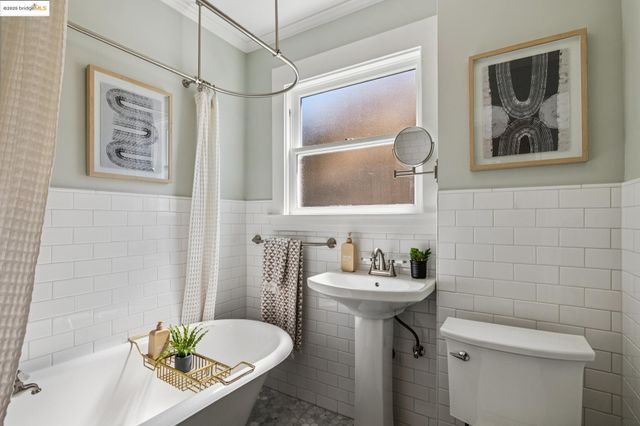 6426 Benvenue Ave 3, Oakland, CA 94618