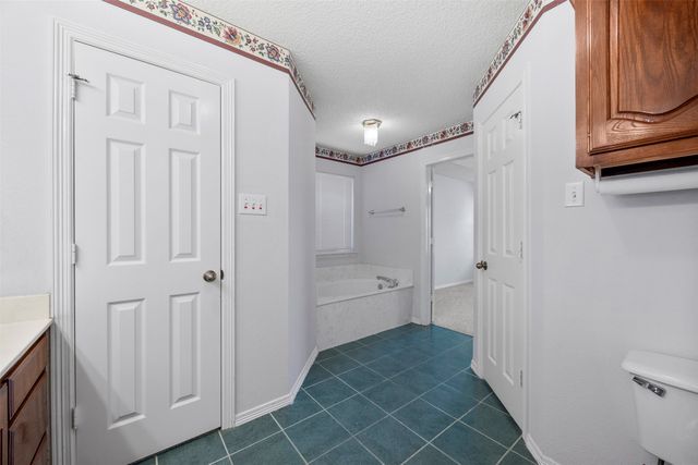 302 Blue Ribbon Road, Waxahachie, TX 75165