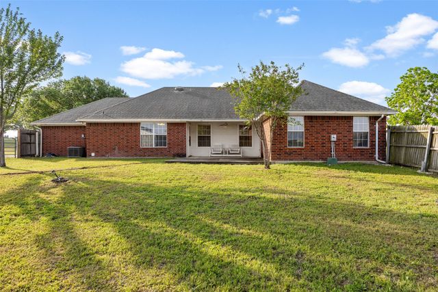 302 Blue Ribbon Road, Waxahachie, TX 75165