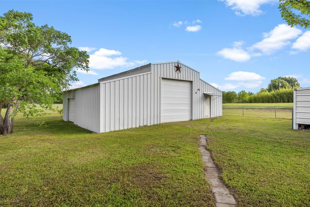 302 Blue Ribbon Road, Waxahachie, TX 75165
