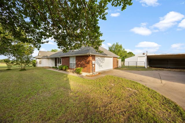 302 Blue Ribbon Road, Waxahachie, TX 75165