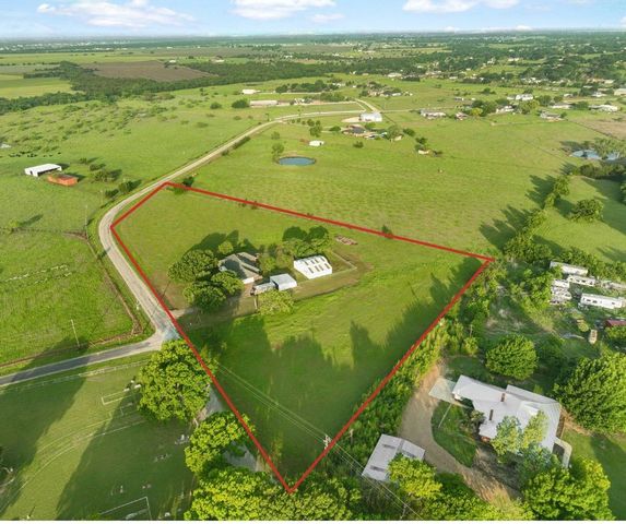 302 Blue Ribbon Road, Waxahachie, TX 75165