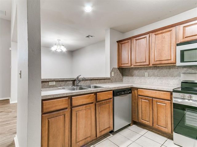 2634 Featherstone Road B, Oklahoma City, OK 73120