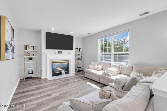 19 Vanderveer Road, Freehold, NJ 07728