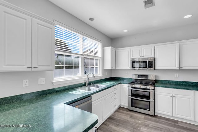 19 Vanderveer Road, Freehold, NJ 07728
