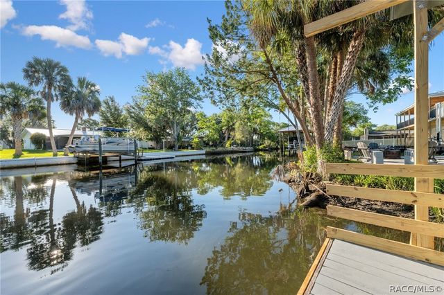2195 N Slewfoot Path, Crystal River, FL 34429