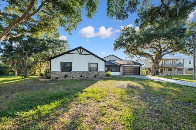 2195 N Slewfoot Path, Crystal River, FL 34429