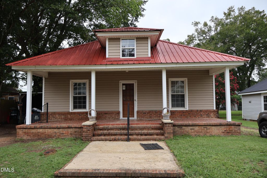 106 3rd Street, Erwin, NC 28339