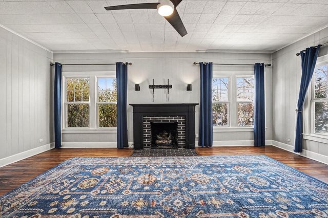 605 W Crockett Street, Ennis, TX 75119