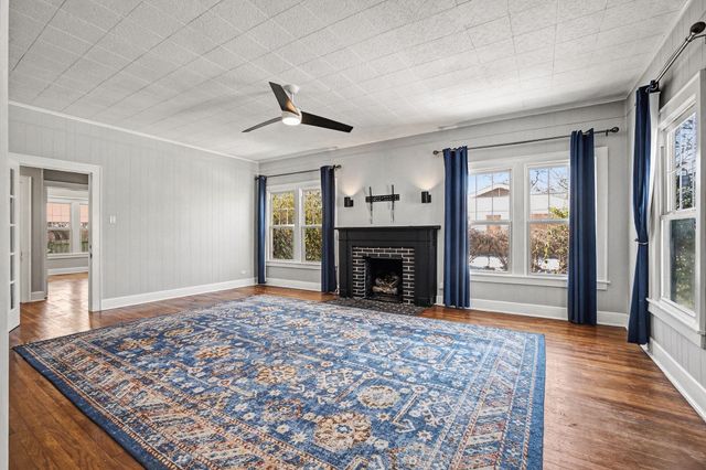 605 W Crockett Street, Ennis, TX 75119