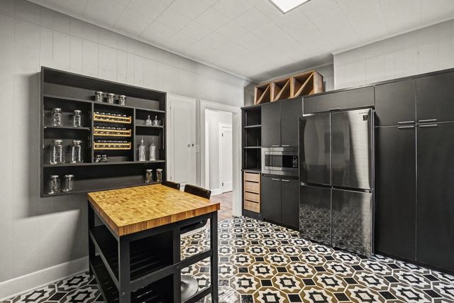 605 W Crockett Street, Ennis, TX 75119