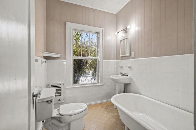 605 W Crockett Street, Ennis, TX 75119