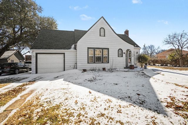 605 W Crockett Street, Ennis, TX 75119