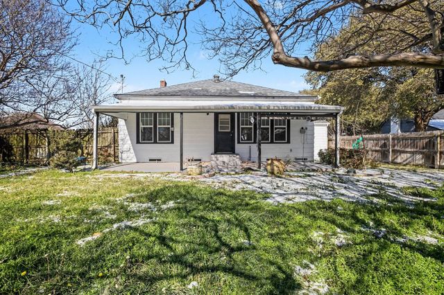 605 W Crockett Street, Ennis, TX 75119