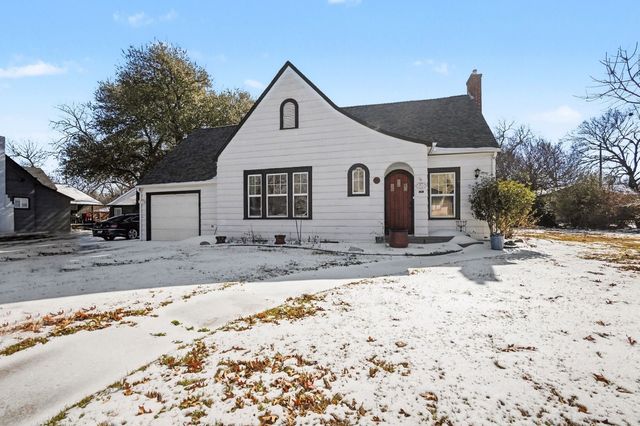 605 W Crockett Street, Ennis, TX 75119