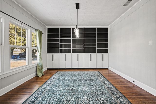 605 W Crockett Street, Ennis, TX 75119