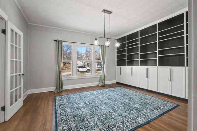 605 W Crockett Street, Ennis, TX 75119