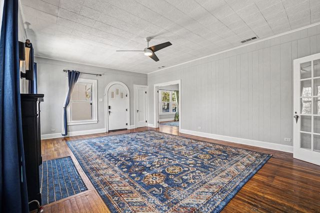 605 W Crockett Street, Ennis, TX 75119