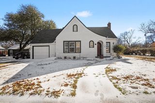 605 W Crockett Street, Ennis, TX 75119