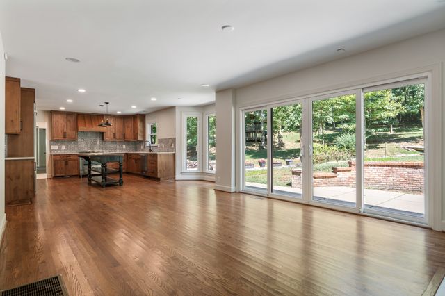 6001 Andover Dr, Nashville, TN 37215