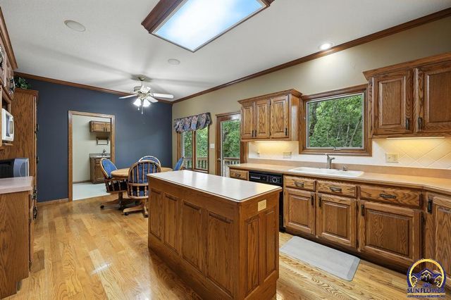 3300 SE Meadowview DR, Topeka, KS 66605