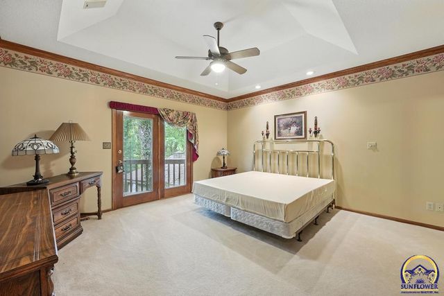 3300 SE Meadowview DR, Topeka, KS 66605