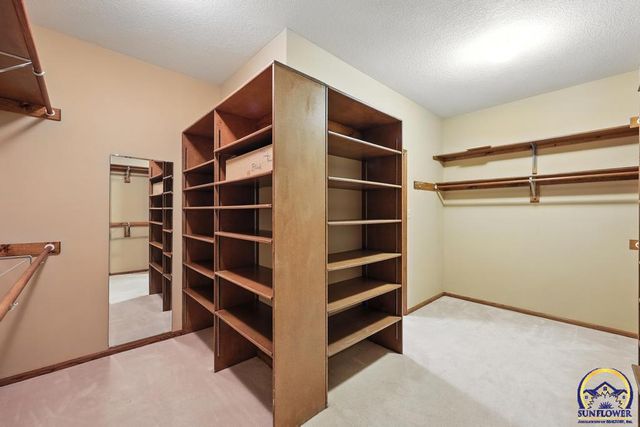 3300 SE Meadowview DR, Topeka, KS 66605