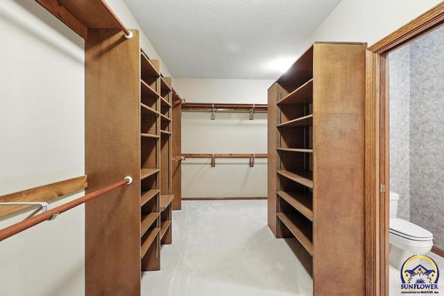 3300 SE Meadowview DR, Topeka, KS 66605